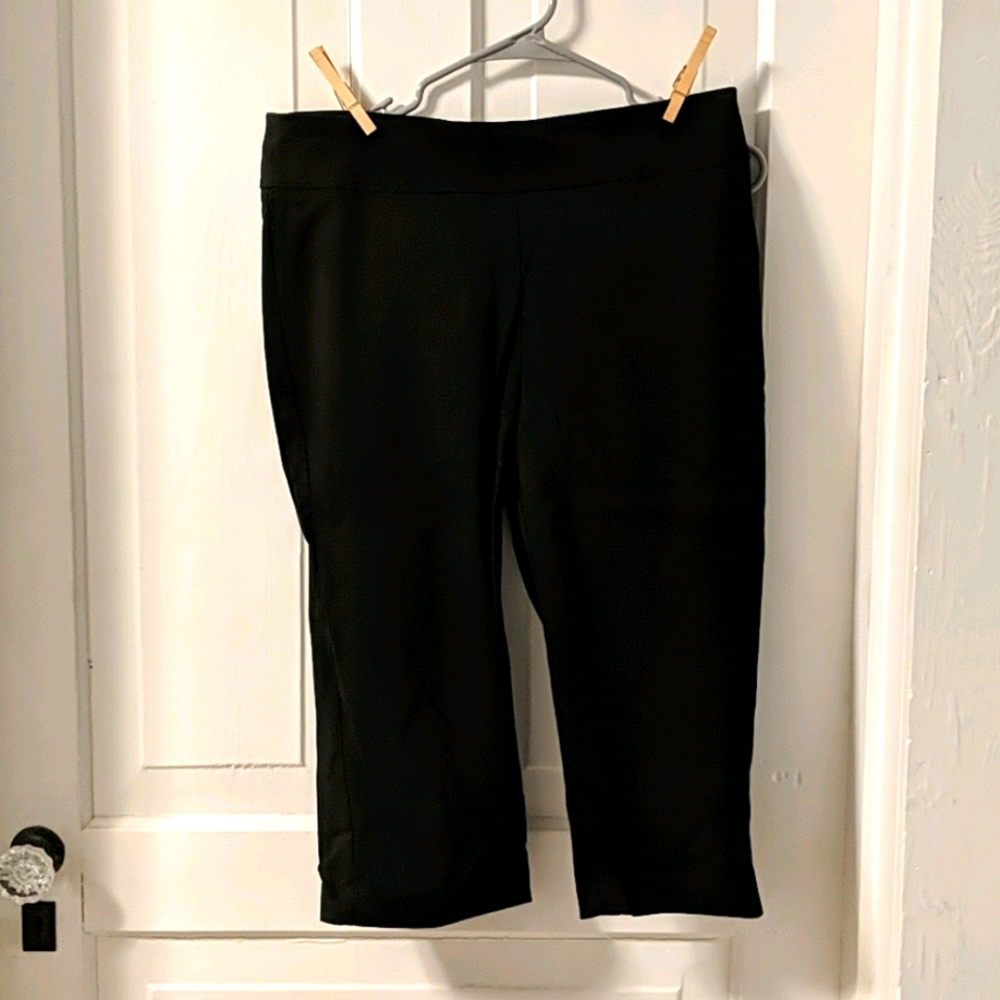 Black stretch capris